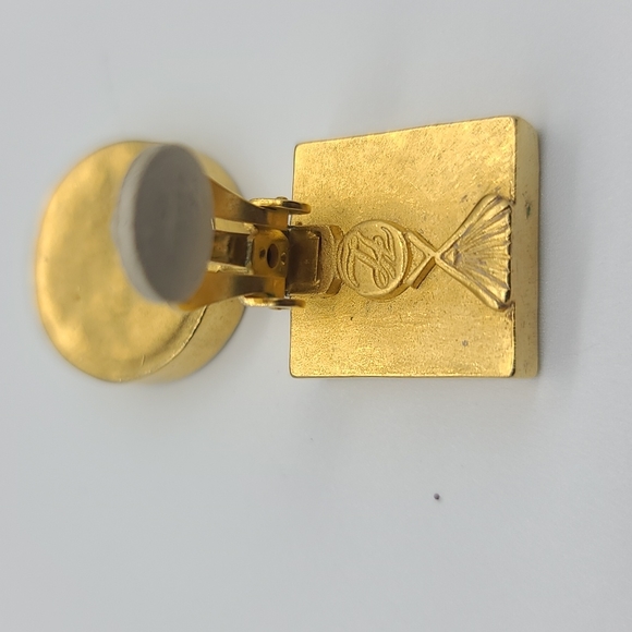 Circa 1980's Karl Lagerfeld Collection Brushed Gold & Black Stone clip earrings! - Picture 6 of 12